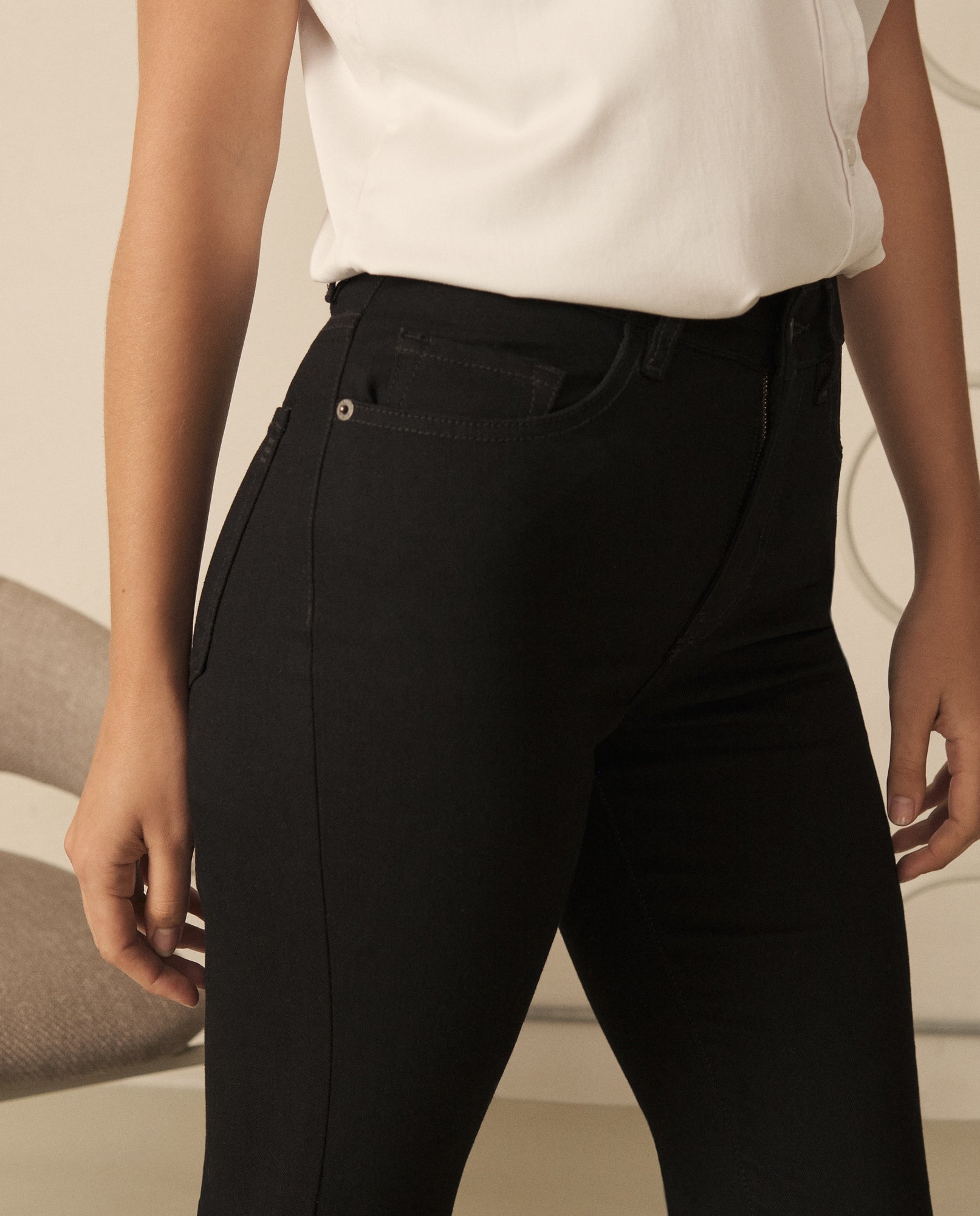Jean Boot Cut en black denim para mujer - Negro 34_170G913_NEG193909_3