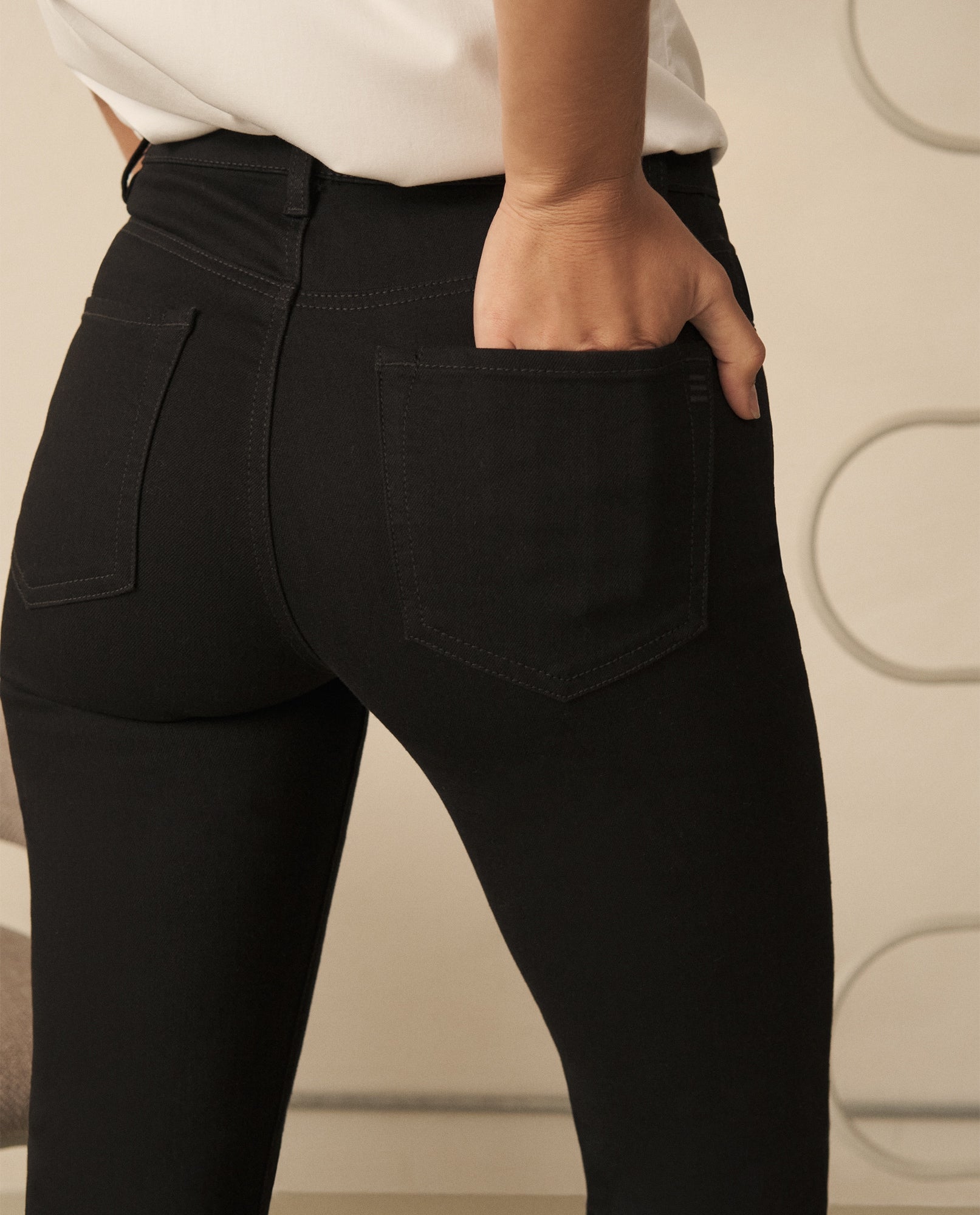 Jean Boot Cut en black denim para mujer - Negro 34_170G913_NEG193909_5