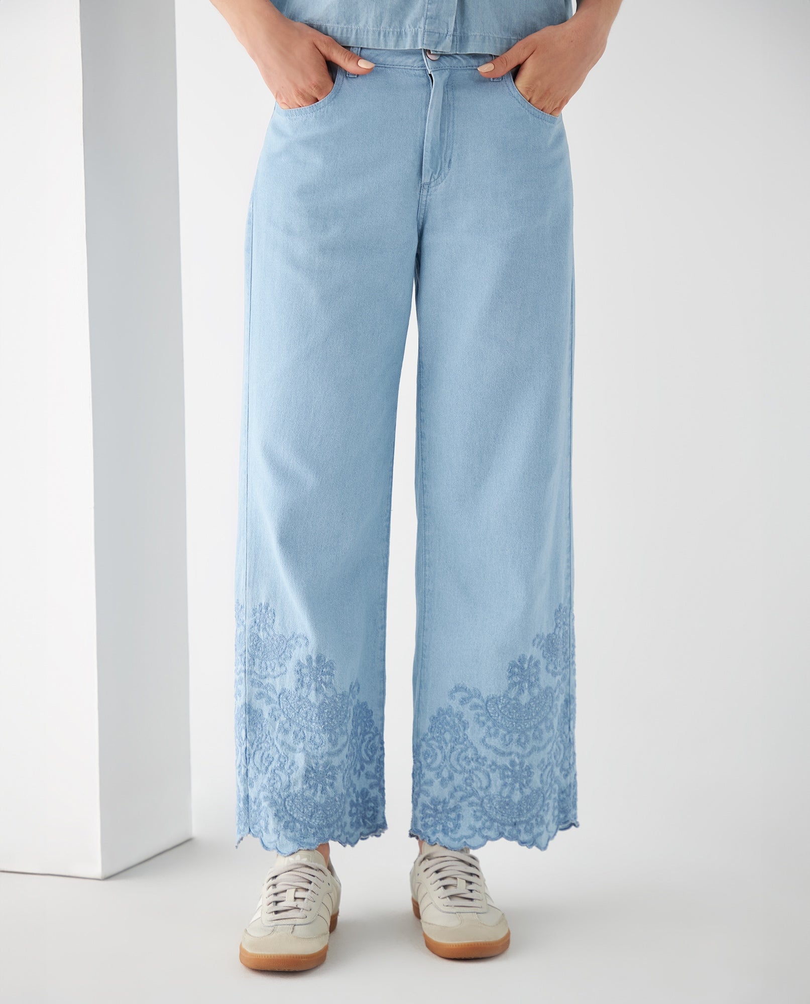 Jean con diseño de flores para mujer - Azul 34_171F003_AZU114604_3