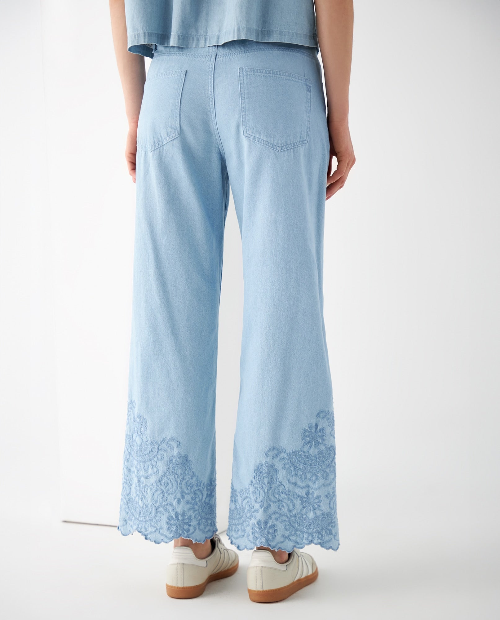 Jean con diseño de flores para mujer - Azul 34_171F003_AZU114604_4