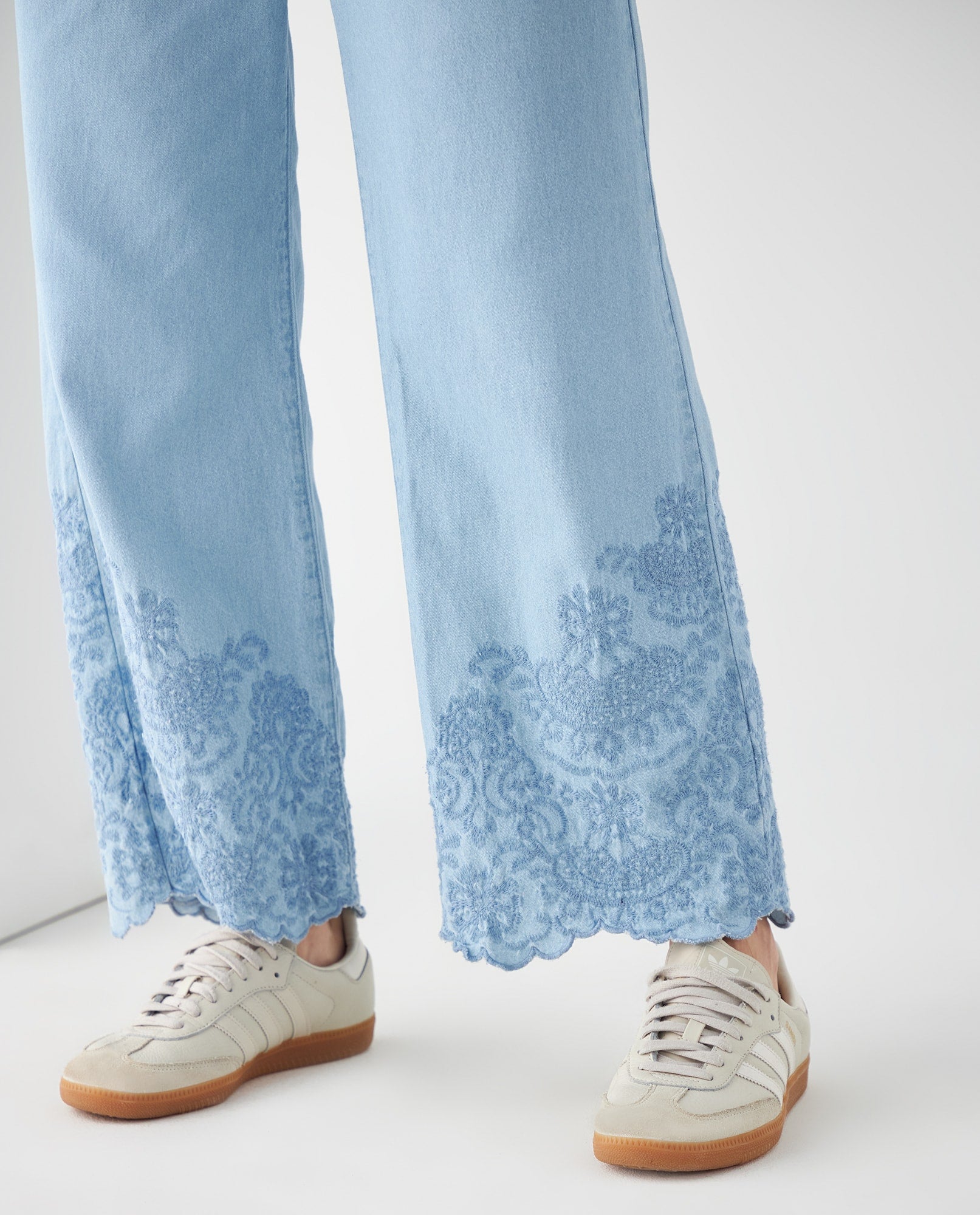 Jean con diseño de flores para mujer - Azul 34_171F003_AZU114604_5
