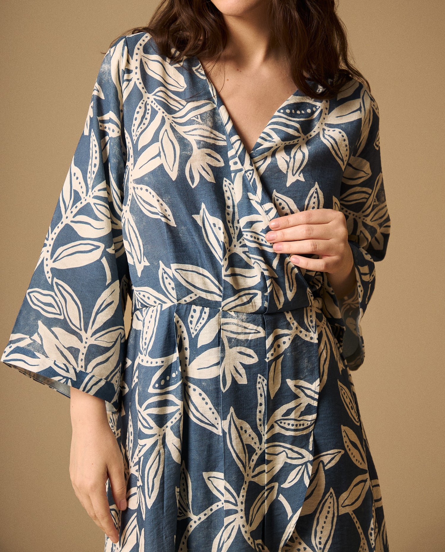 Vestido Wrap Azul con Estampado Tropical - Azul
