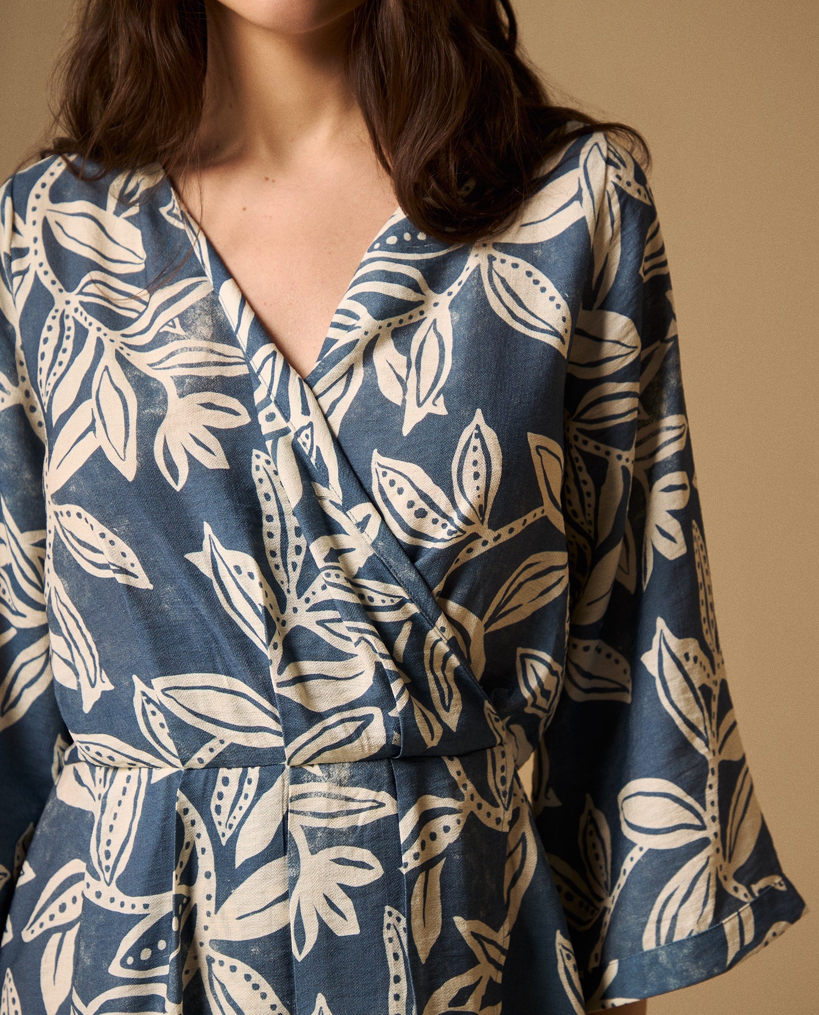 Vestido Wrap Azul con Estampado Tropical - Azul 34_199G000_AZU174015_4