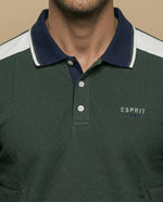 Polo con bloques en hombros y ribetes contrastantes - Verde