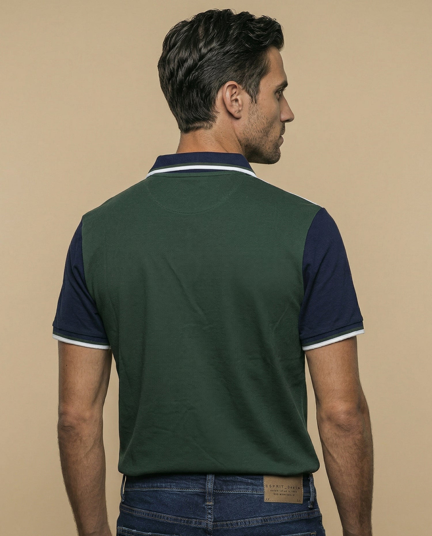 Polo con bloques en hombros y ribetes contrastantes - Verde
