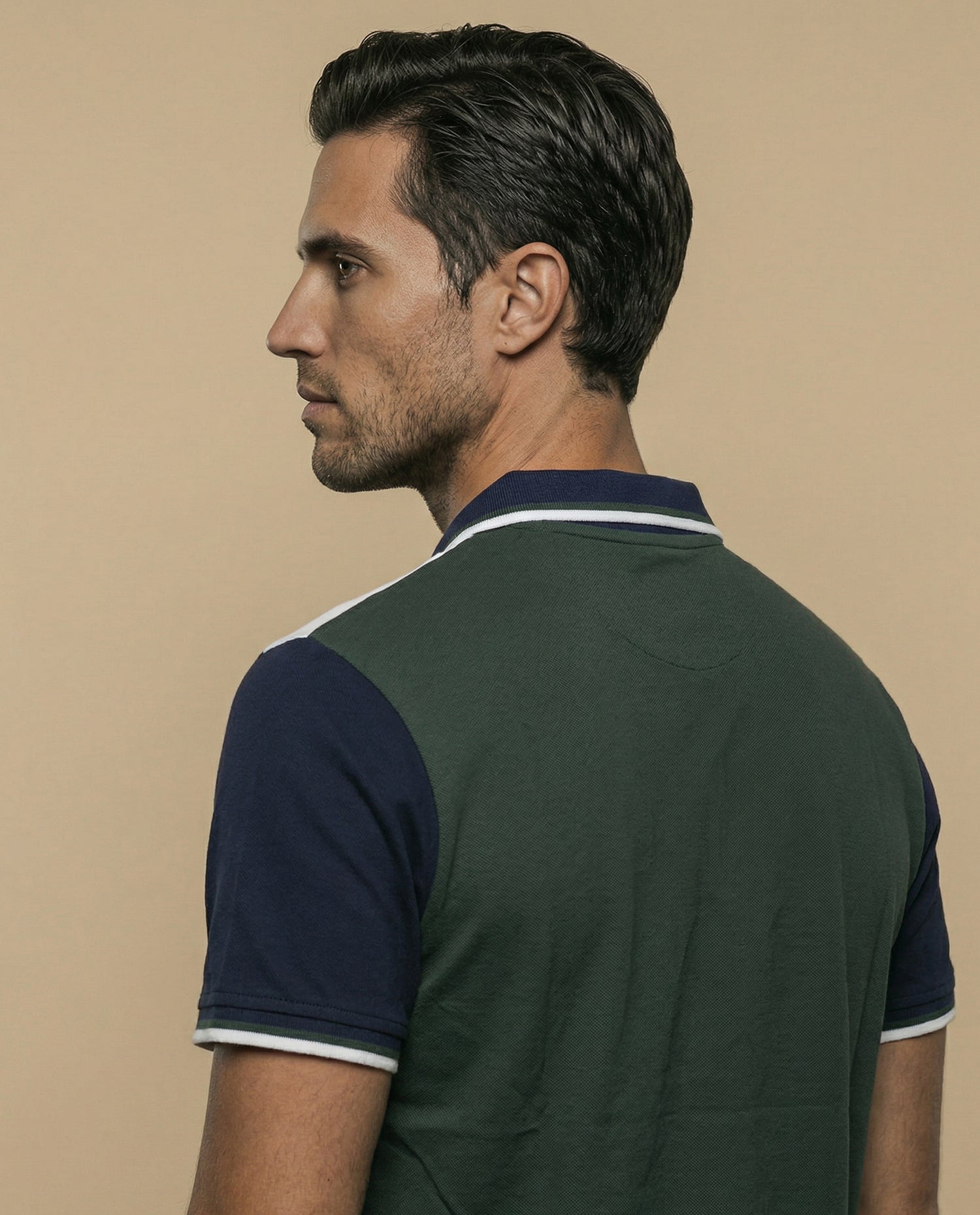 Polo con bloques en hombros y ribetes contrastantes - Verde