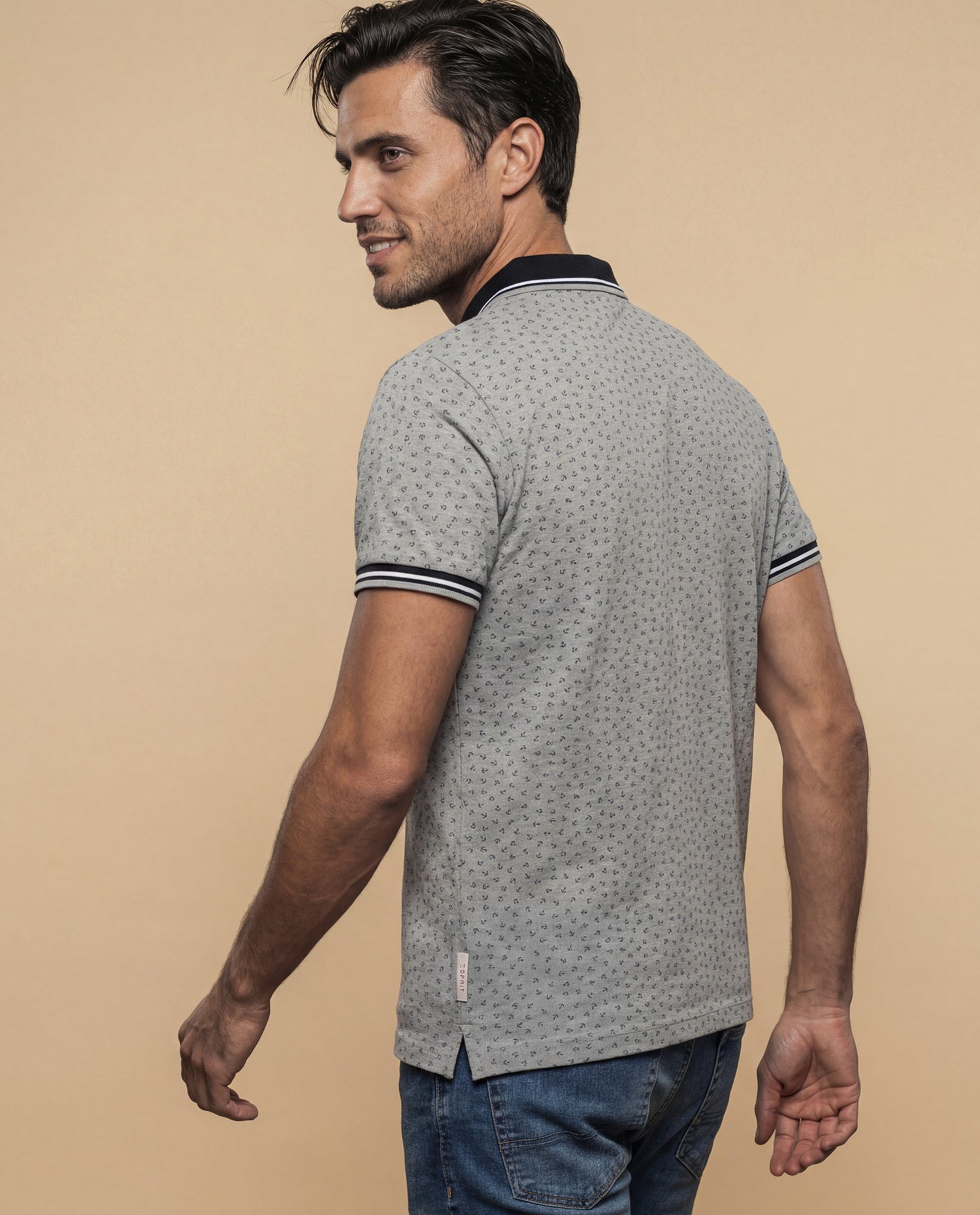 Polo manga corta con detalles contrastantes para hombre - Gris