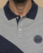 Polo manga corta bicolor con franja diagonal para hombre - Gris