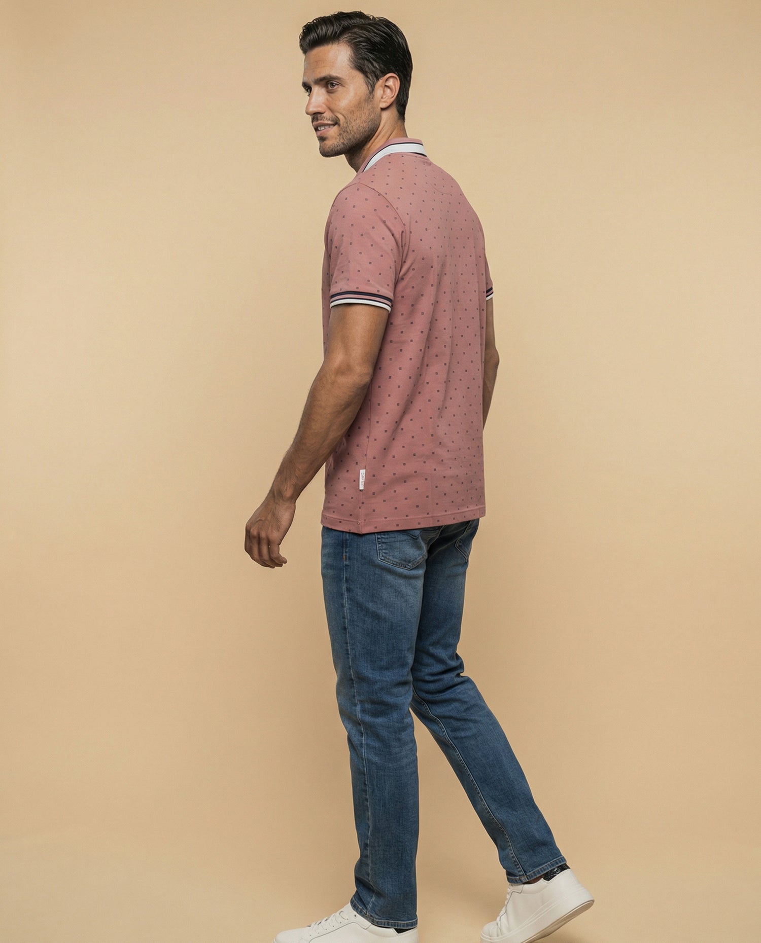 Polo manga corta con estampado de micromotivo geométrico para hombre - Rosa