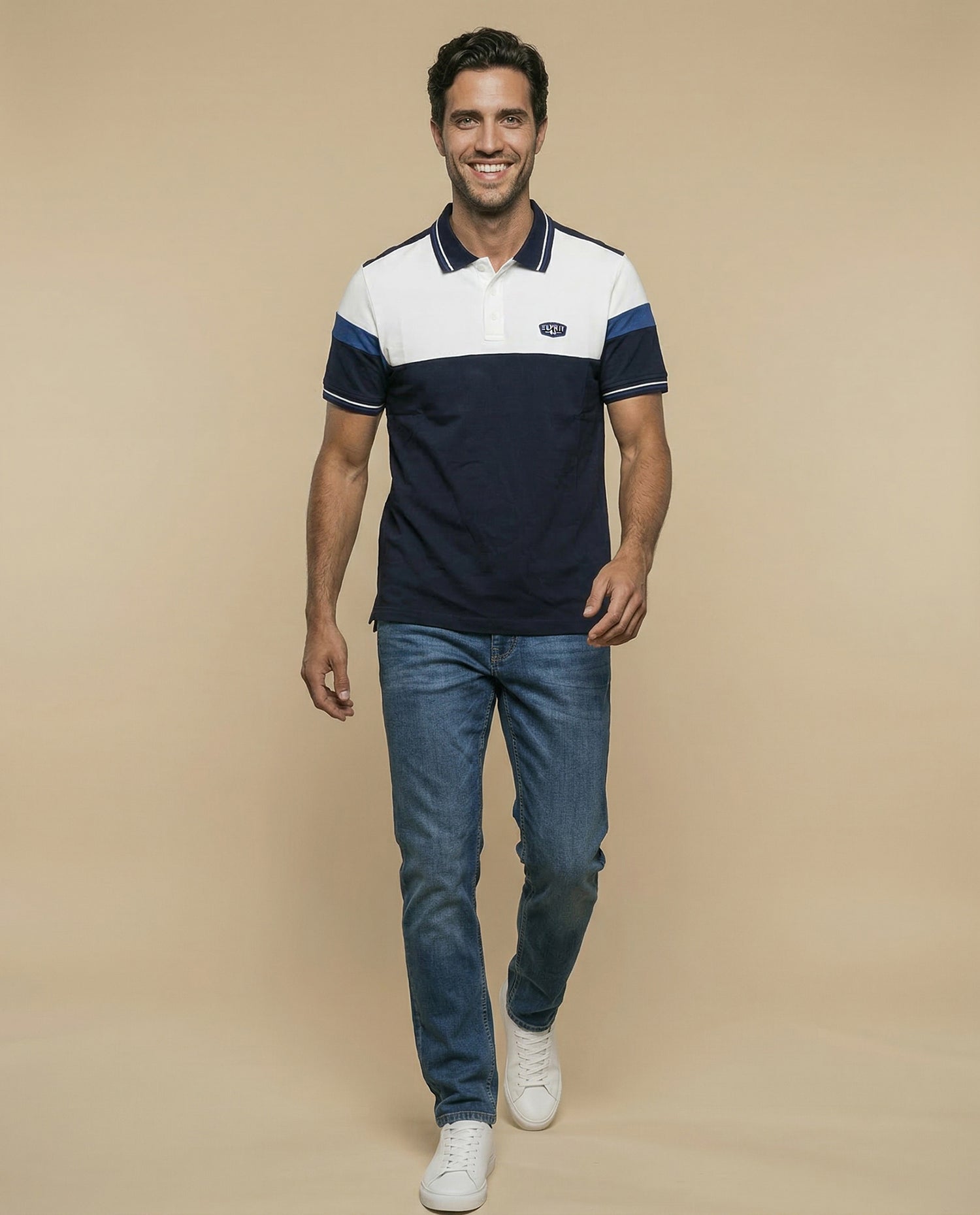 Polo manga corta con diseño de bloques y ribetes a rayas - Azul