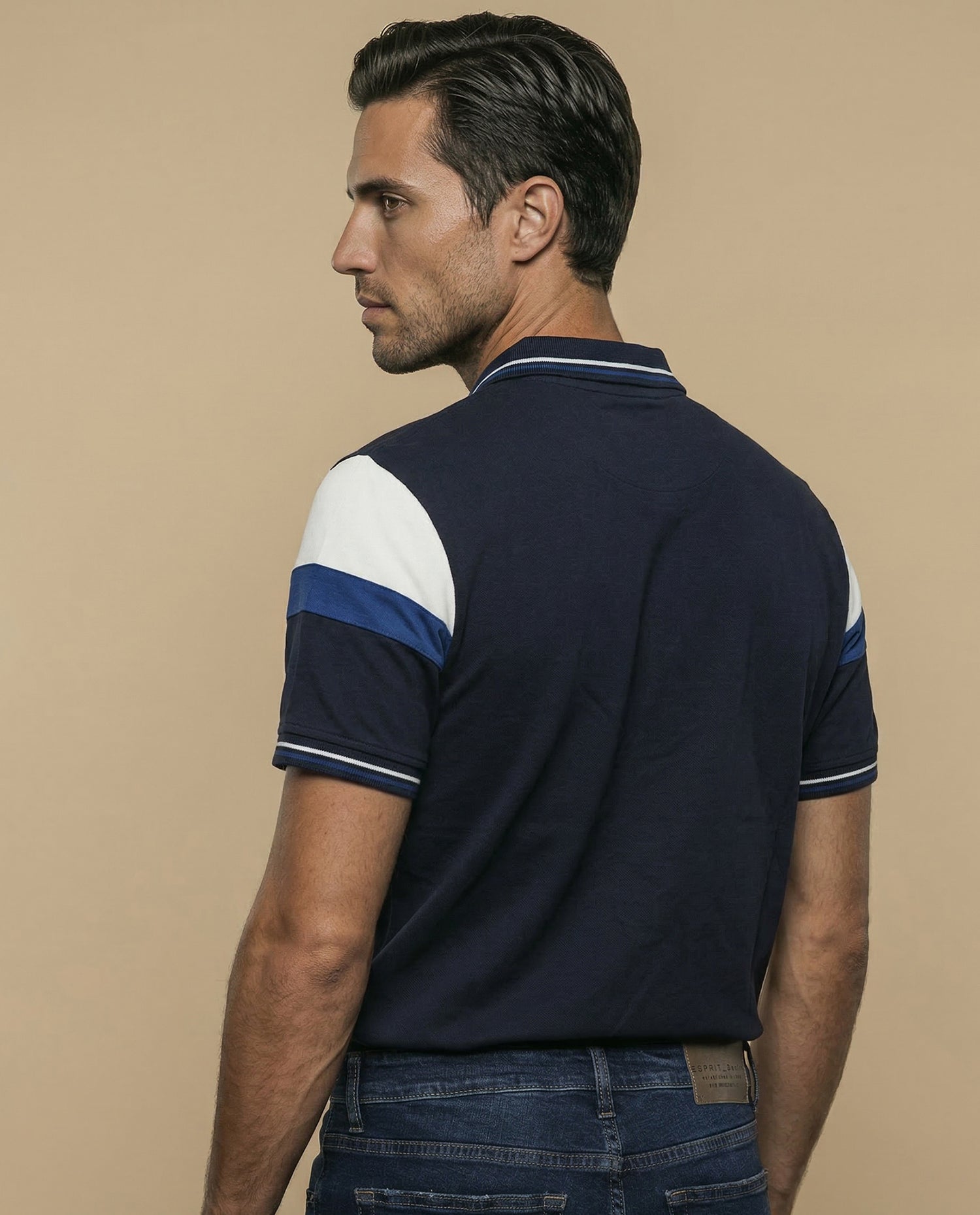 Polo manga corta con diseño de bloques y ribetes a rayas - Azul