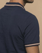 Polo manga corta con ribetes a rayas para hombre - Azul