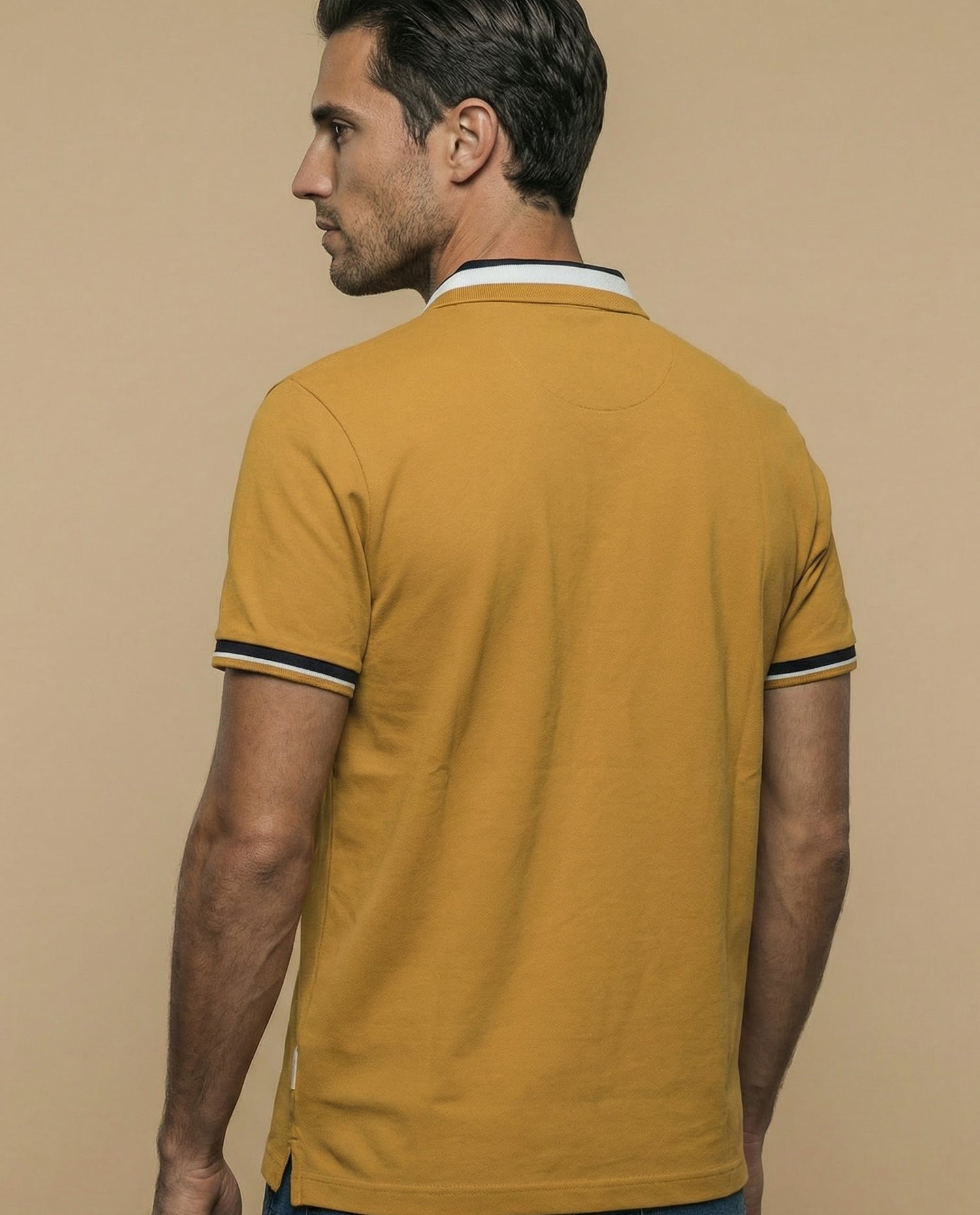 Polo manga corta con ribetes a rayas para hombre - Amarillo