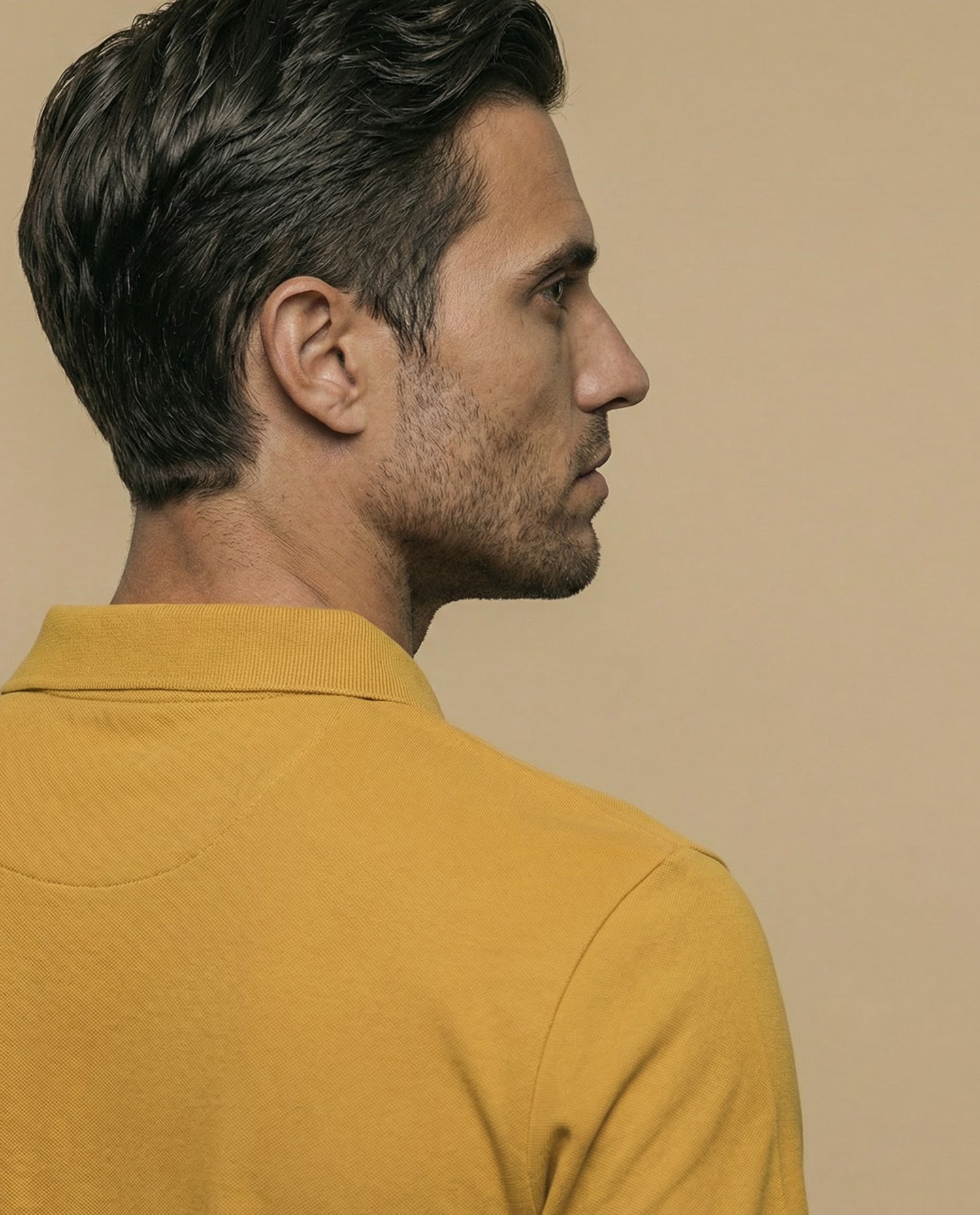 Polo manga corta con ribetes a rayas para hombre - Amarillo