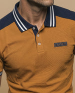 Polo manga corta con cuello acanalado a rayas y paneles en hombros para hombre - Naranja