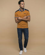 Polo manga corta con cuello acanalado a rayas y paneles en hombros para hombre - Naranja