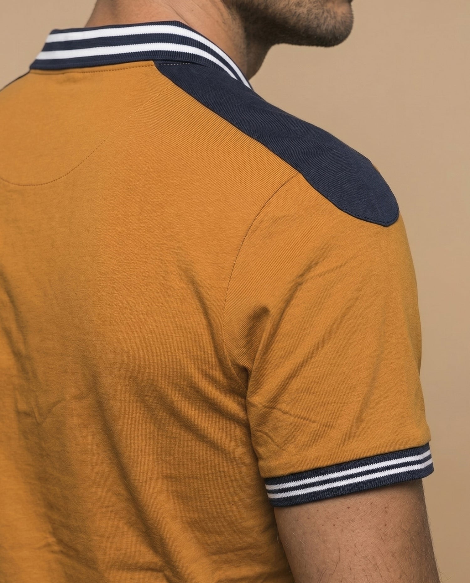 Polo manga corta con cuello acanalado a rayas y paneles en hombros para hombre - Naranja