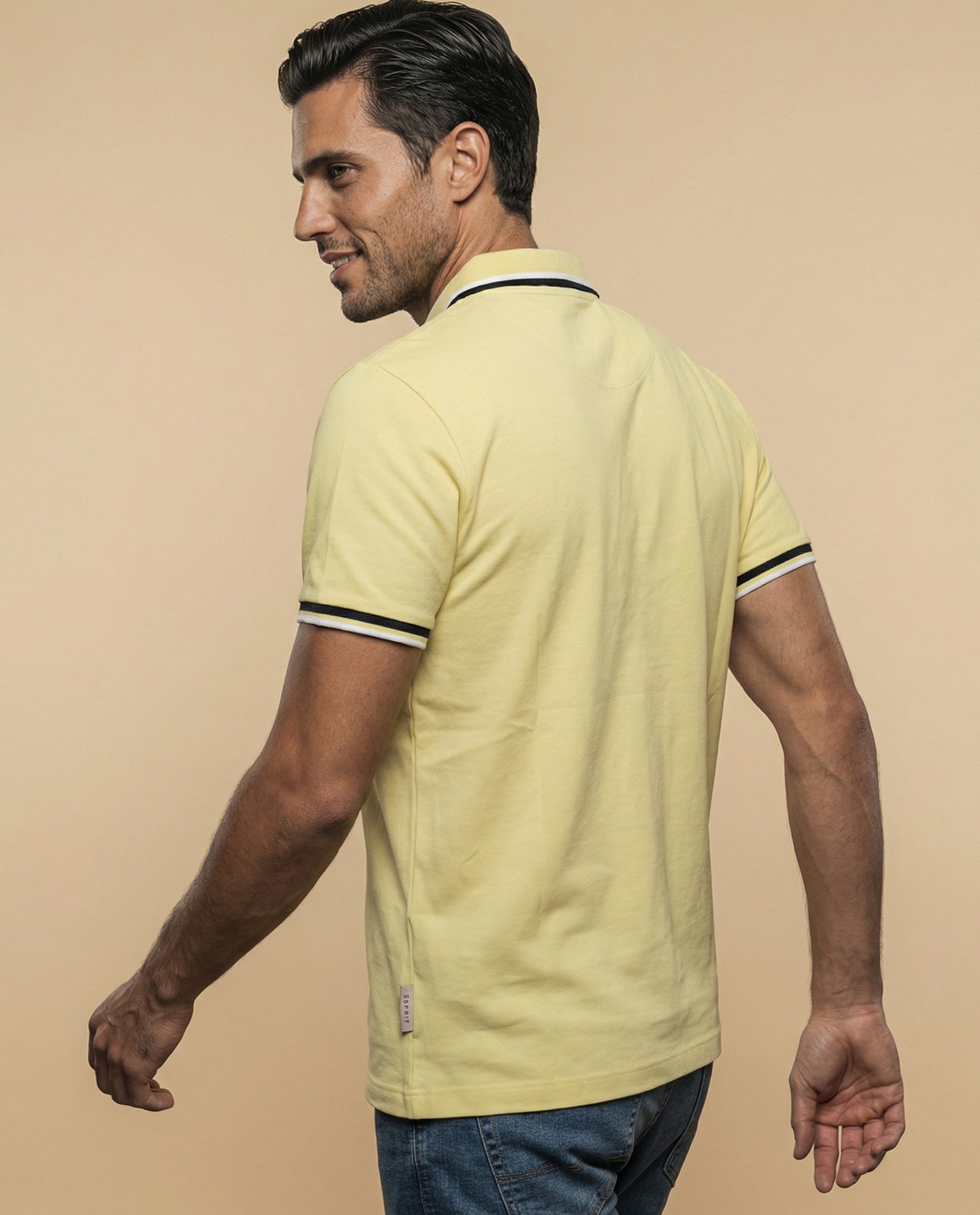 Polo manga corta con ribetes contrastantes para hombre - Amarillo