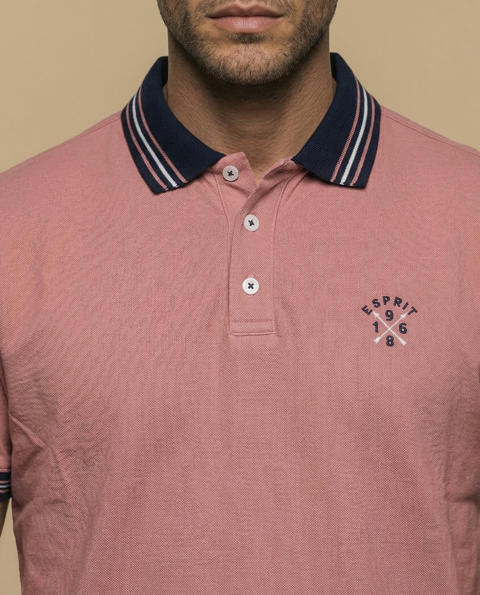 Polo piqué con bordado en pecho y ribetes a rayas - Rosa 34_305E380_ROS171520_3