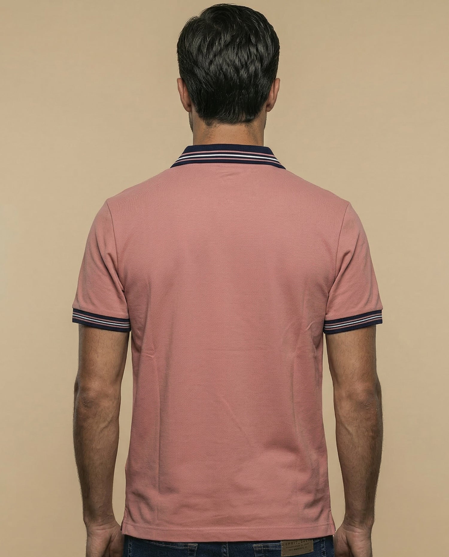 Polo piqué con bordado en pecho y ribetes a rayas - Rosa