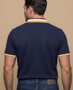 Polo con diseño de bloques y bordado en pecho - Azul