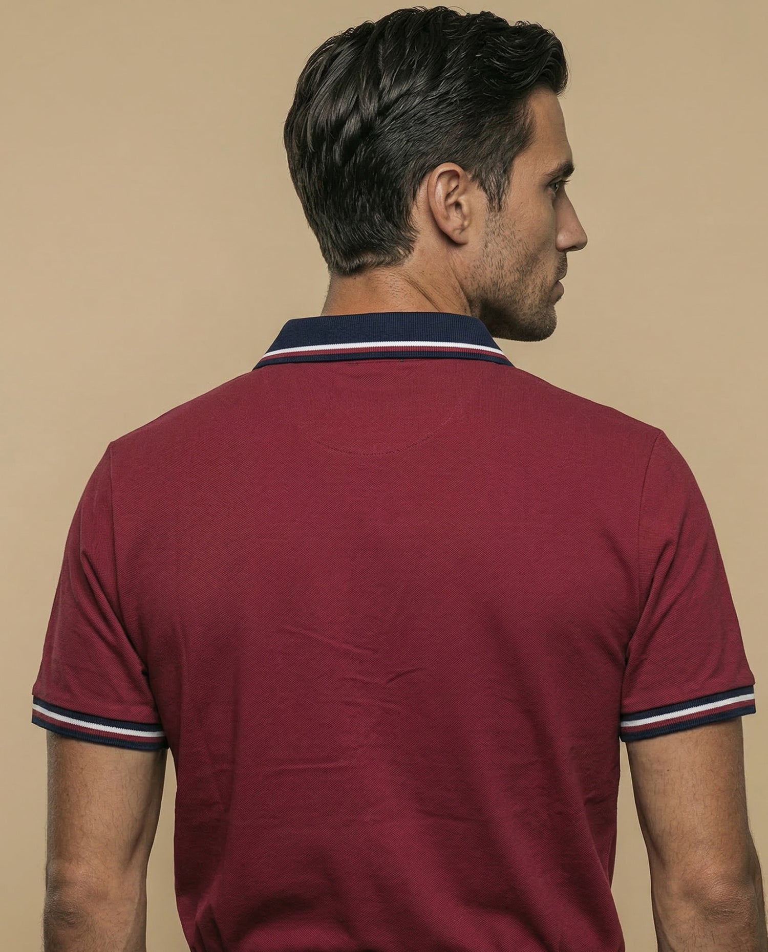 Polo con diseño de bloques y bordado en pecho - Rojo