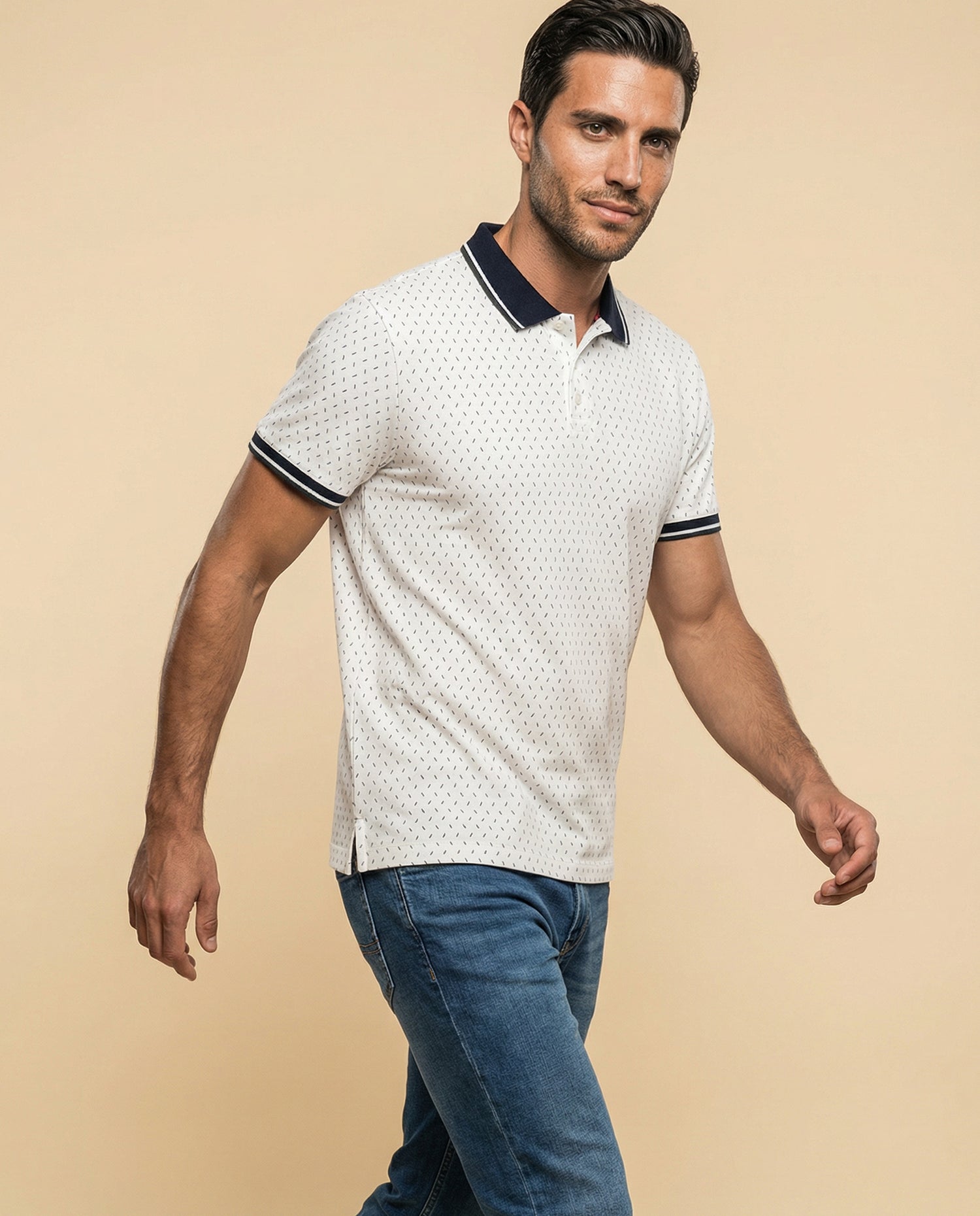 Polo manga corta con detalles náuticos contrastantes - Crudo