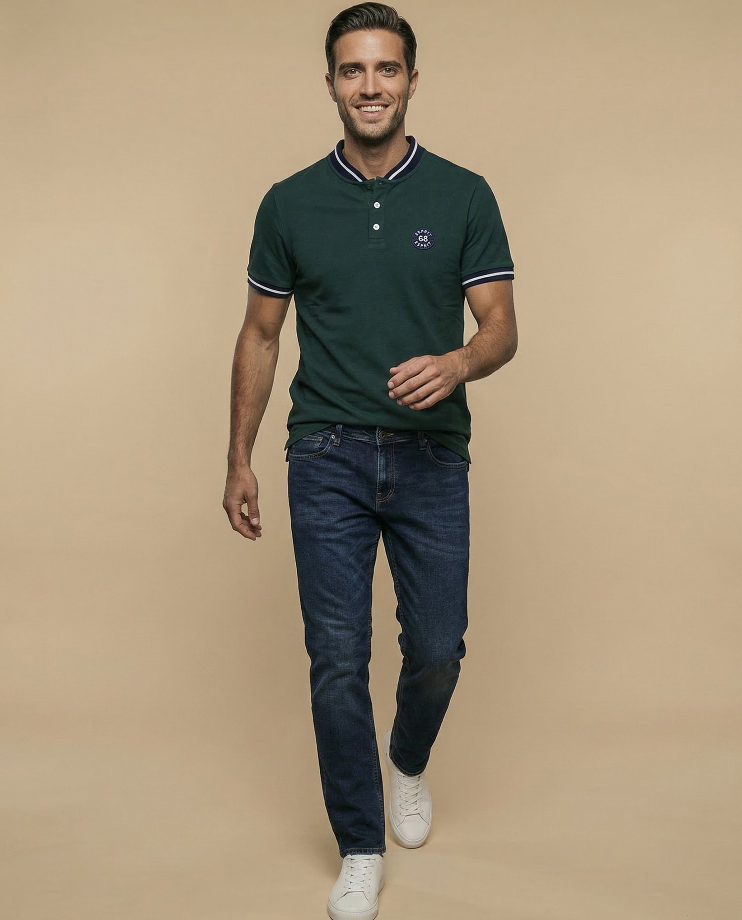 Polo con detalle a rayas en cuello y puños - Verde