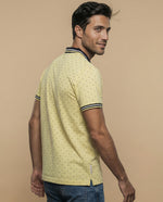 Polo manga corta con estampado de puntos para hombre - Amarillo