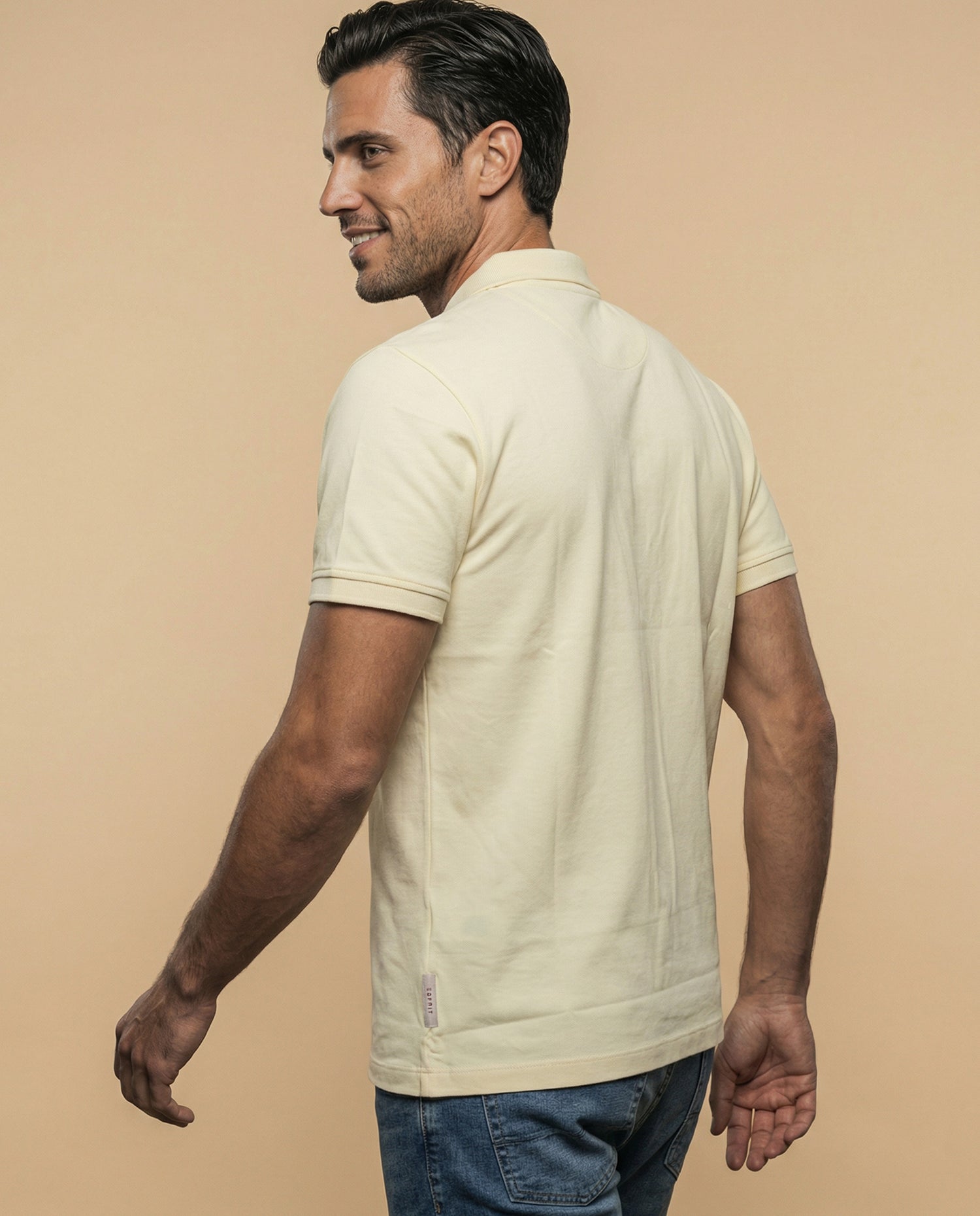 Polo manga corta con cuello camisero y ribete contrastante para hombre - Amarillo