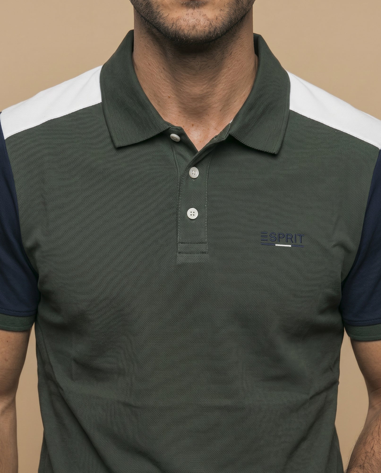Polo manga corta con bloques de color en mangas para hombre - Verde 34_305F322_VER190622_3