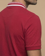 Polo manga corta con cuello a rayas y ribetes en contraste para hombre - Rojo