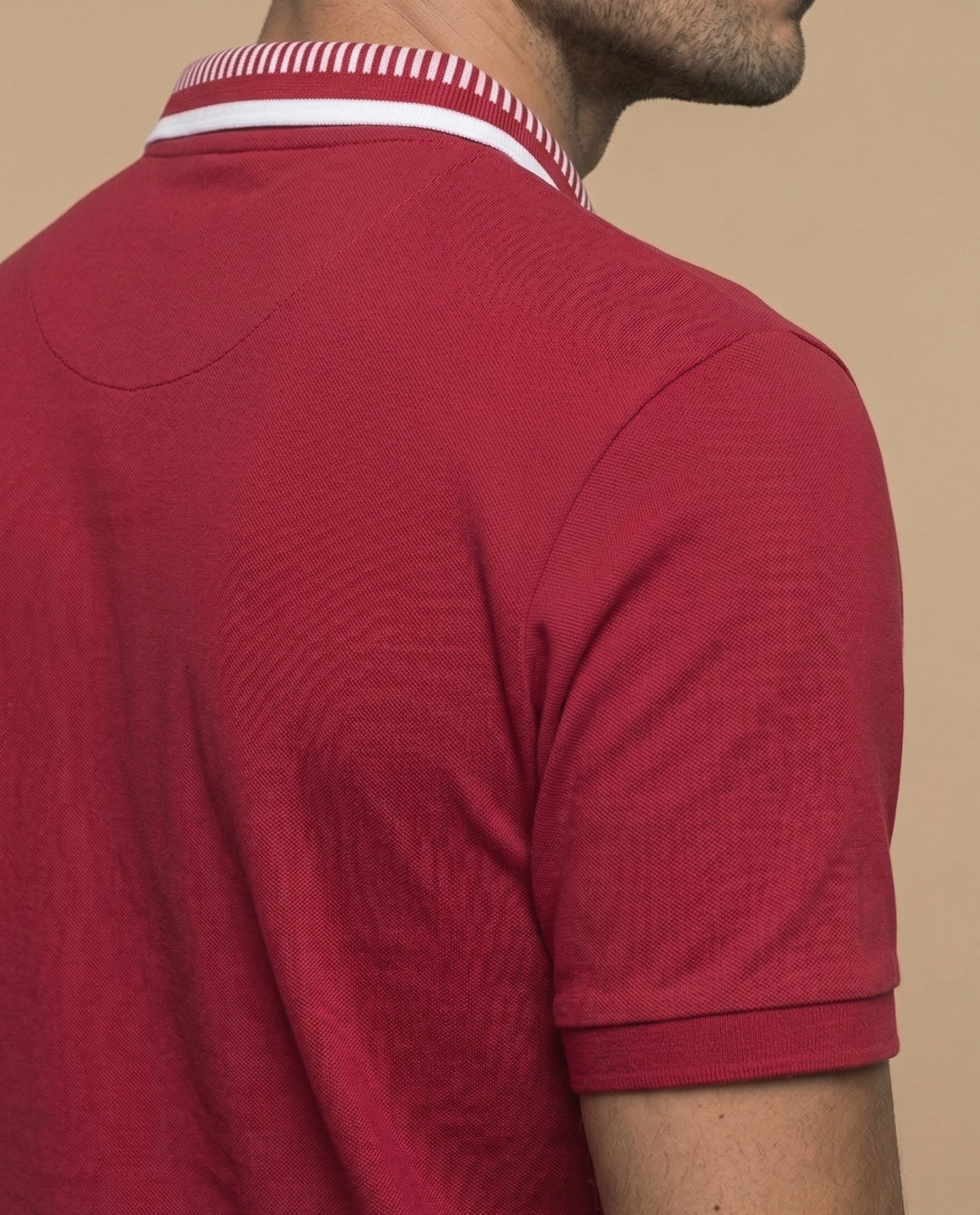 Polo manga corta con cuello a rayas y ribetes en contraste para hombre - Rojo