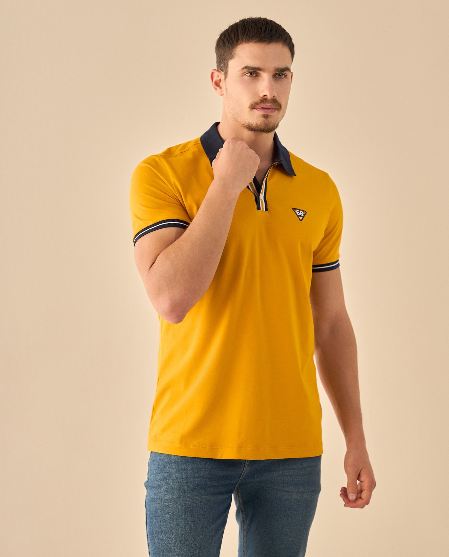Polo con Detalles Deportivos - Amarillo