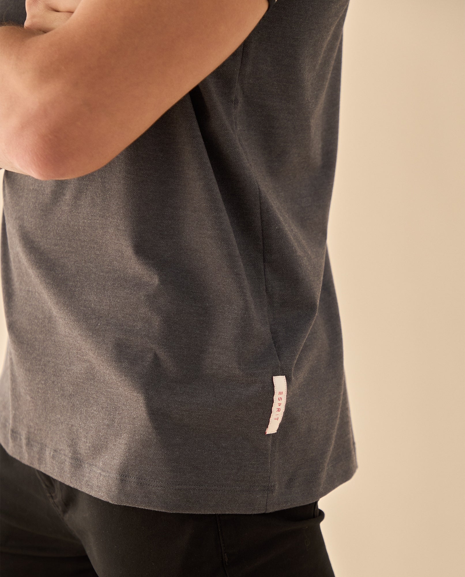 Polo con Ribetes Contrastantes - Gris 34_305G303_GRI183908_4