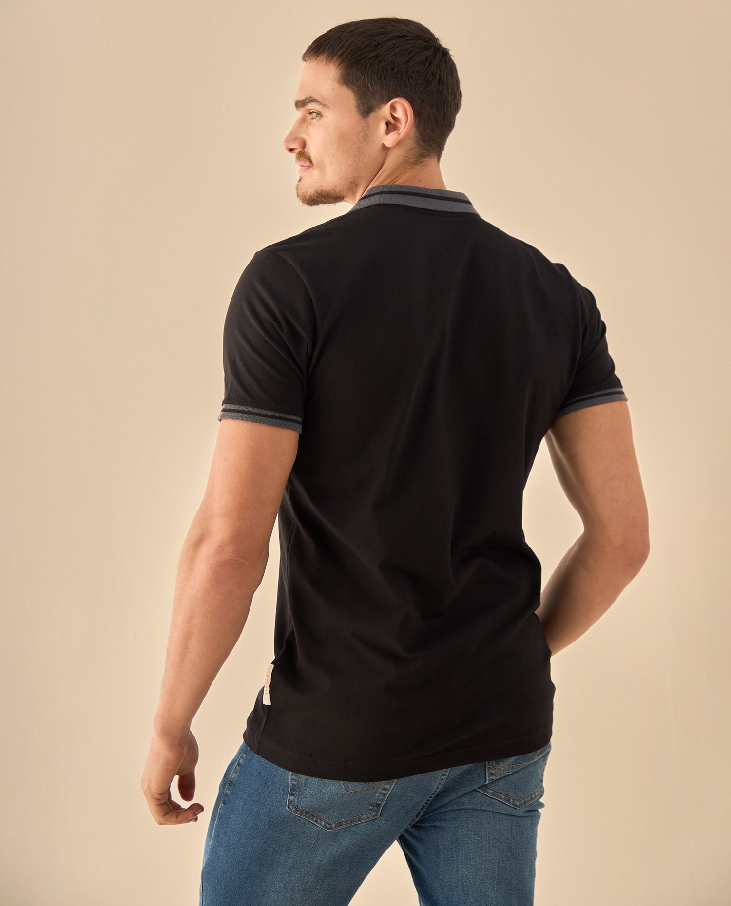 Polo con Ribetes Contrastantes - Negro