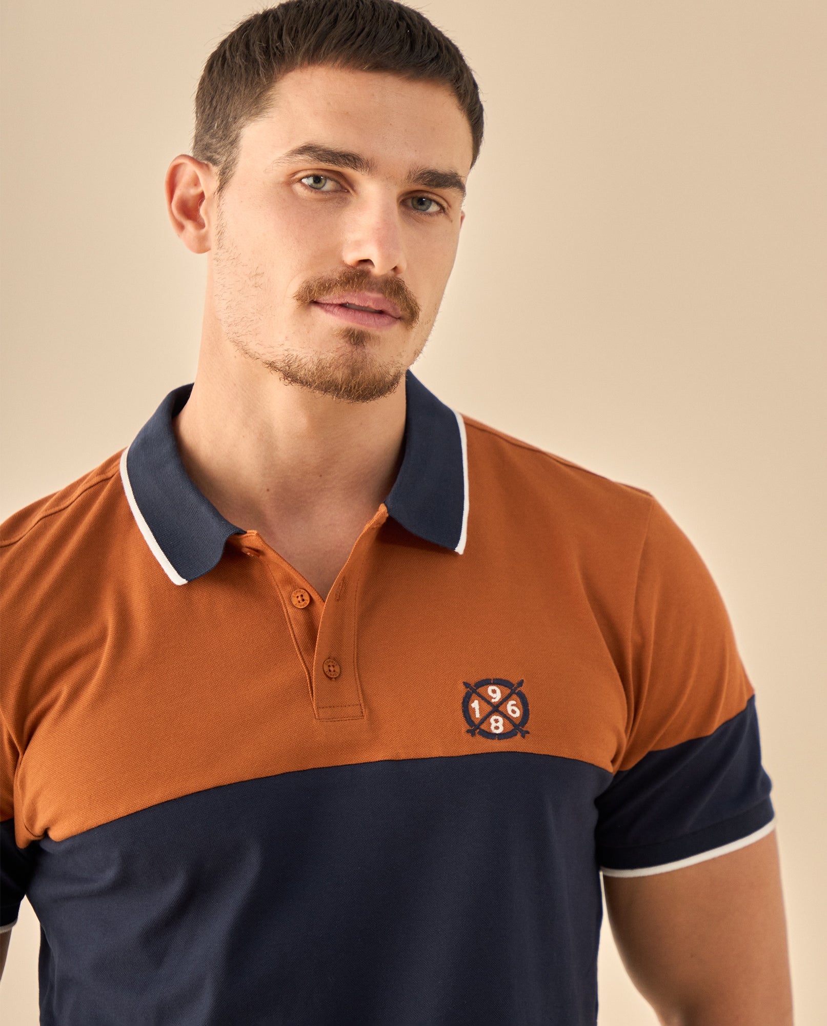 Polo con Diseño Block - Azul 34_305G321_AZU184035_3