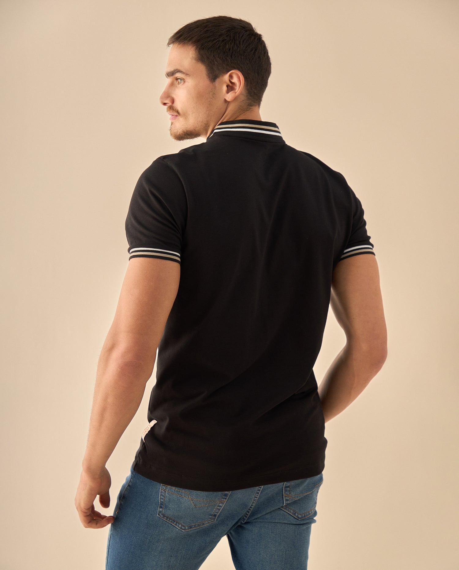 Polo con Ribetes Contrastantes - Negro