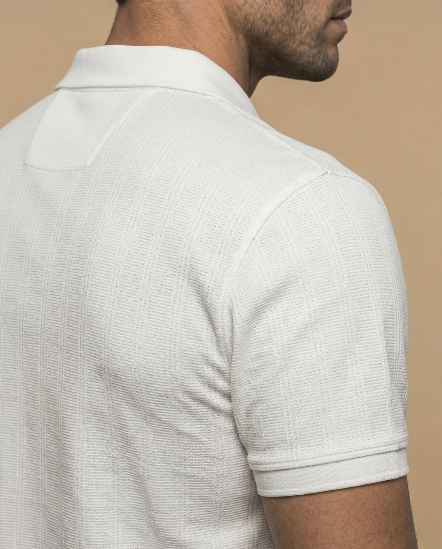 Polo regular bordado logo blanco - Crudo