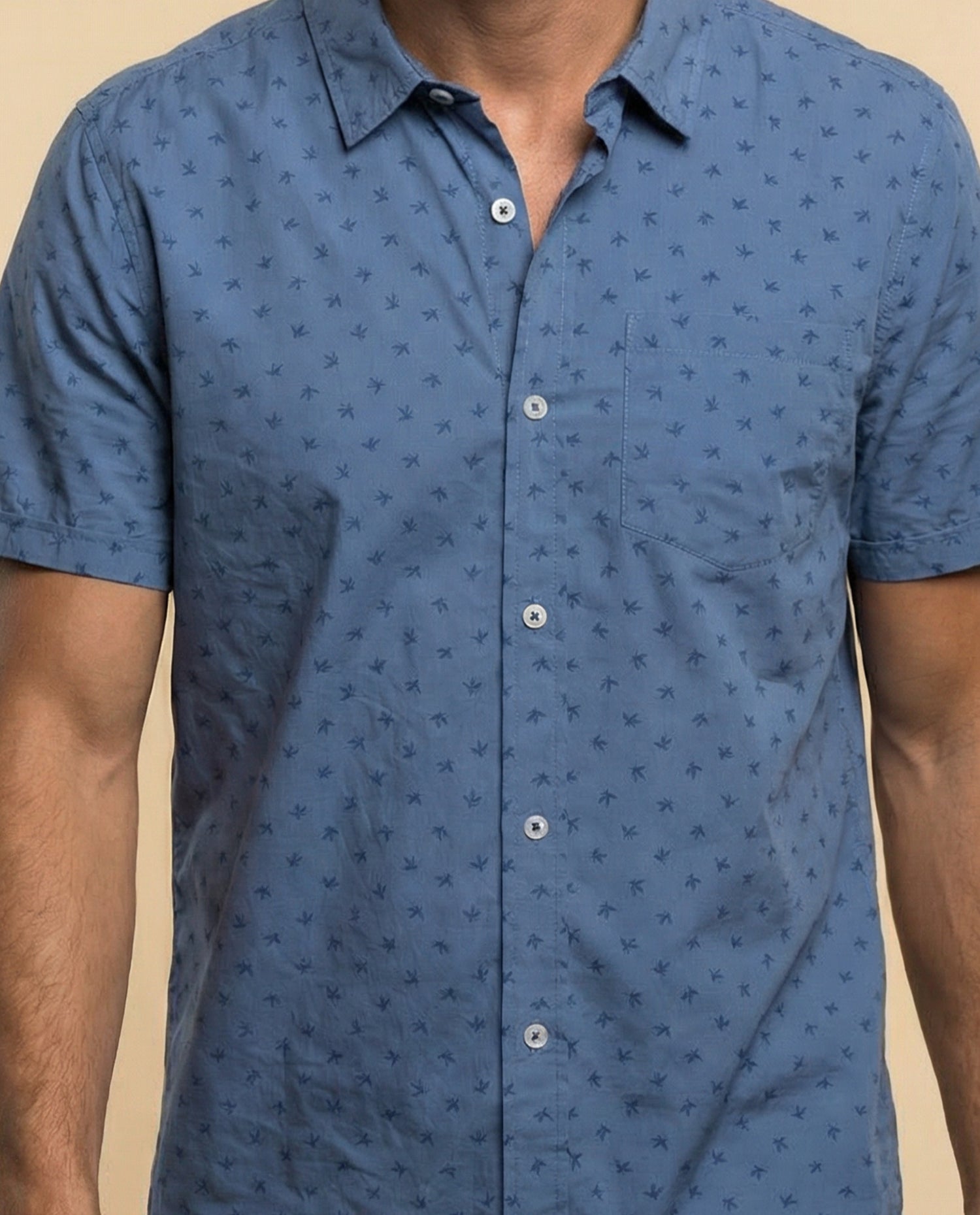 Camisa de manga corta con microestampado de palmeras - Azul