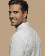 Camisa manga larga con cuello button-down y bolsillo para hombre - Blanco