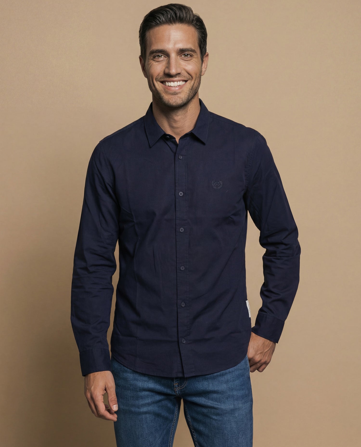 Camisa slim fit manga larga con bordado de laurel para hombre - Azul
