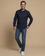 Camisa slim fit manga larga con bordado de laurel para hombre - Azul