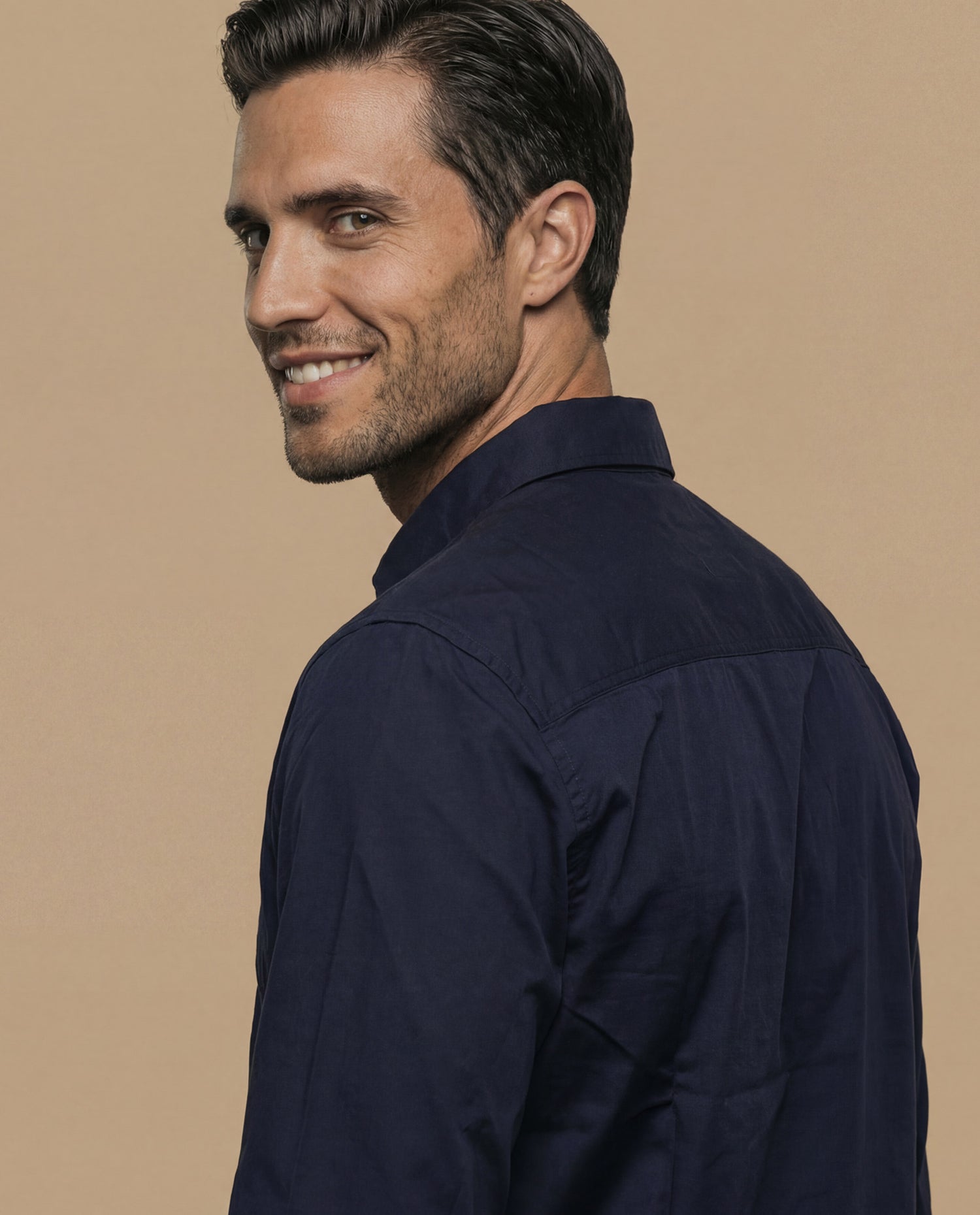 Camisa slim fit manga larga con bordado de laurel para hombre - Azul
