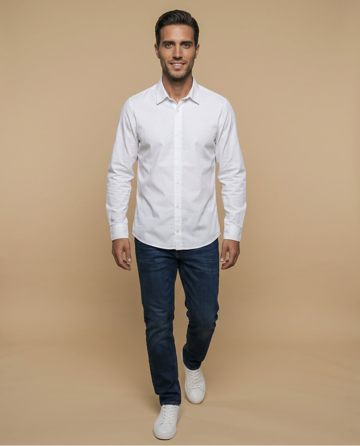 Camisa slim fit manga larga con bordado de laurel para hombre - Blanco
