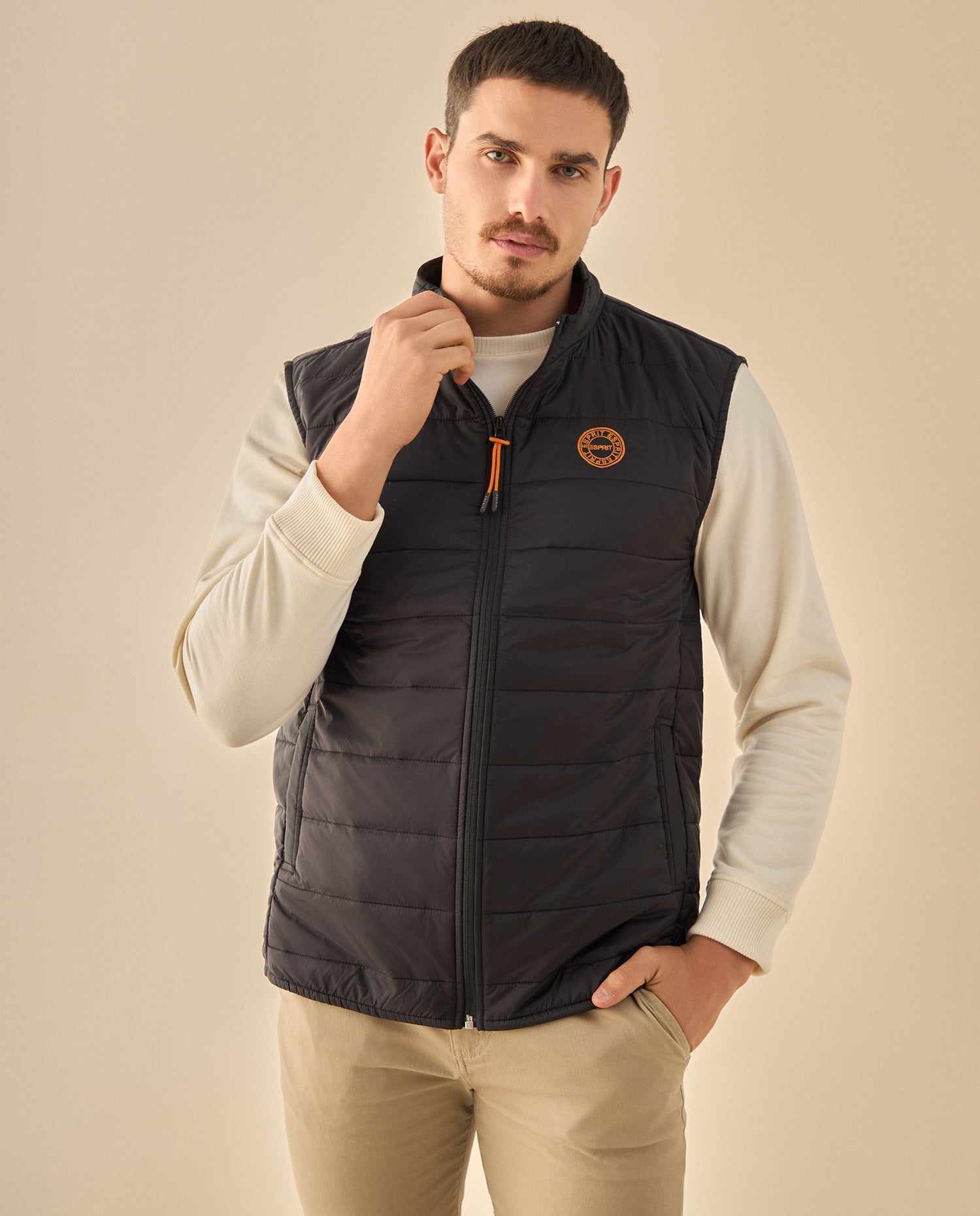 Chaleco Acolchado con Detalles - Negro