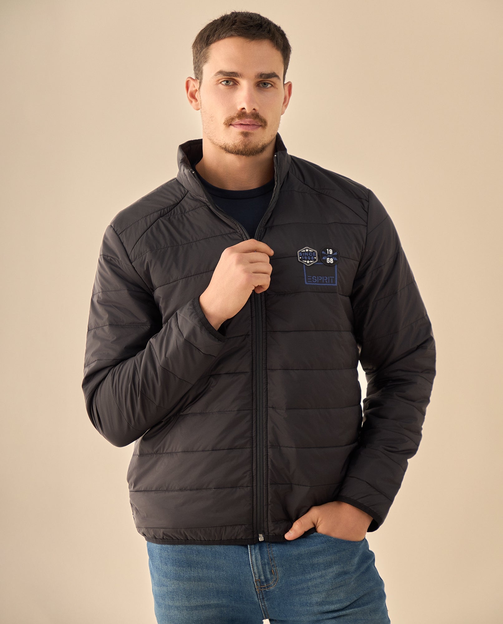 Chaqueta Puffer con Parches Bordados - Negro 34_325G306_NEG194004_0