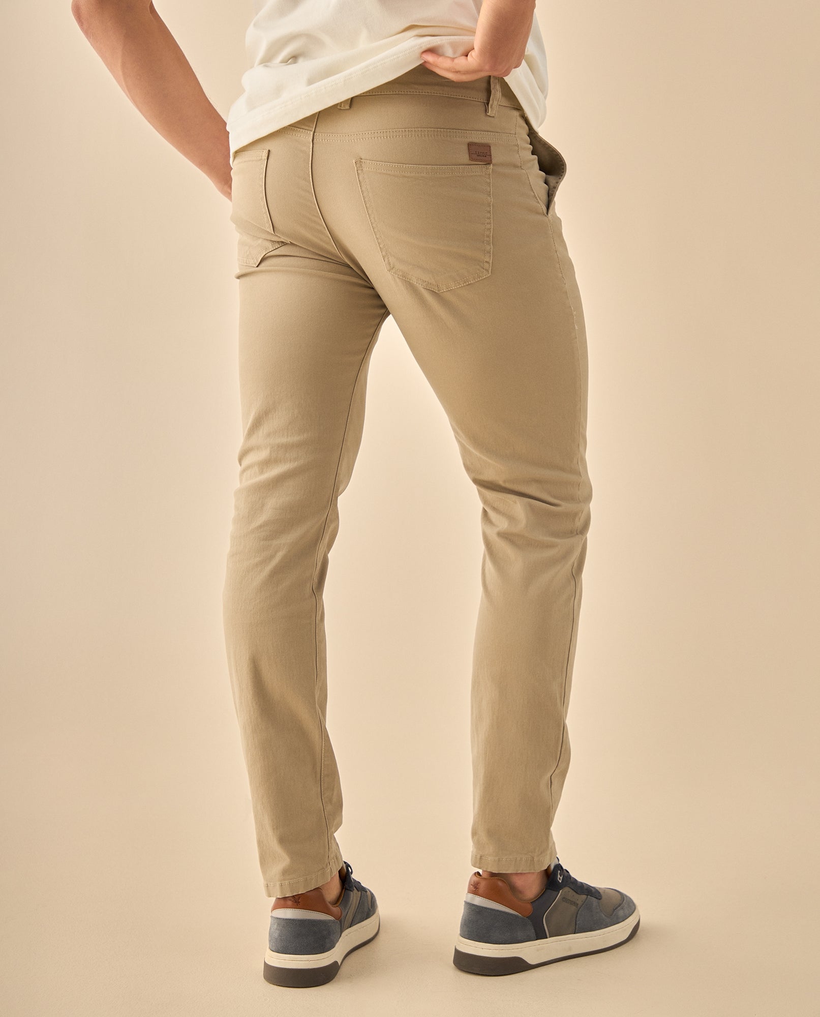 Pantalón Chino Slim Fit Premium - Cafe 34_335G301_CAF161211_5