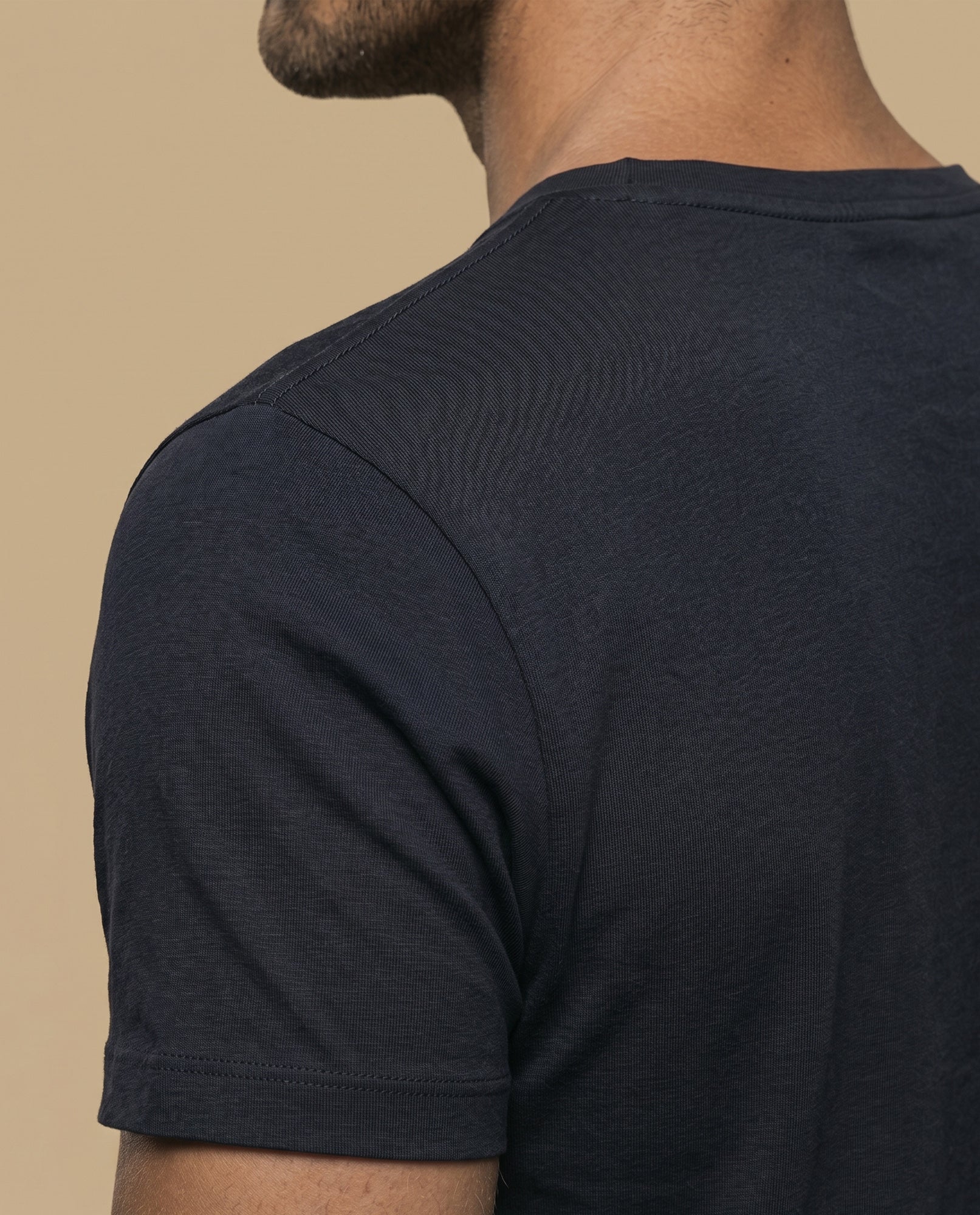 Camiseta slim fit estampada - Negro 34_345F327_NEG194218_6
