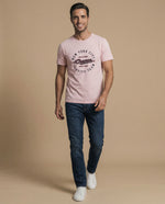 Camiseta manga corta con estampado gráfico universitario para hombre - Rosa